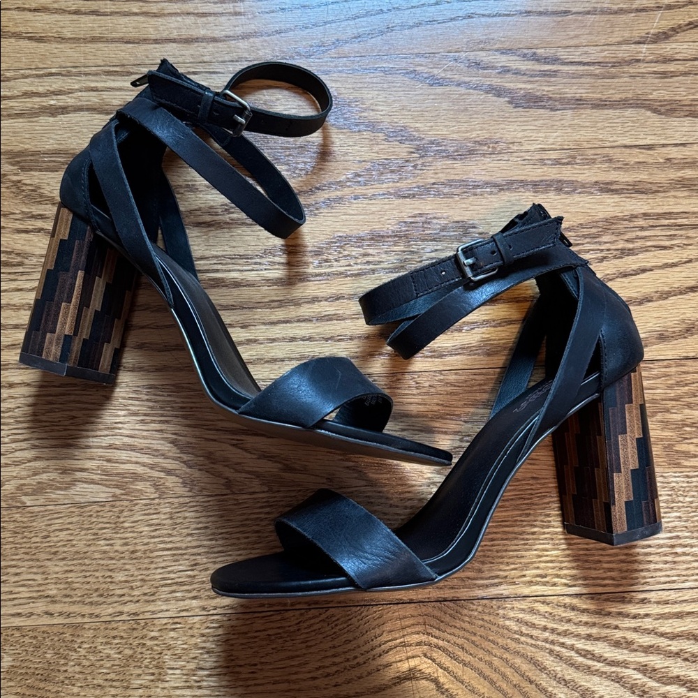 Crown Vintage Black Strappy Sandal Block Heels, 6.5